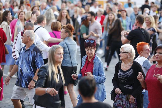 Potańcówka w centrum Katowic. Wyspiański znów porwał tłumy do szalonej zabawy