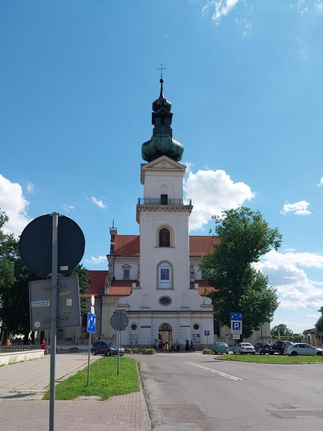 Katedra Zmartwychwstania Pańskiego i św. Tomasza Apostoła - widok na dzwonnicę