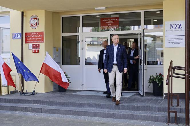 Prezydent RP Andrzej Duda głosował w lokalu wyborczym w Szkole Podstawowej nr 1 przy ulicy Partyzanckiej 15 w Ostrowie Wielkopolskim