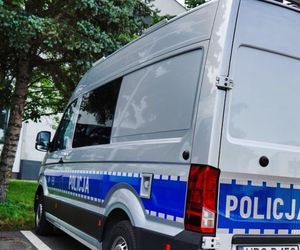 Krzyczał: Grożą mi, mają broń! Zaczęło się od tego, że kumple wyprosili go z domu 
