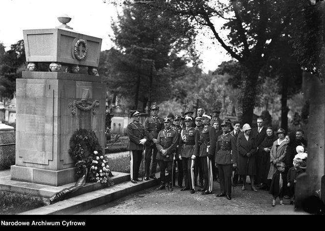 Dzień Wszystkich Świętych w Krakowie w latach 1925-1935