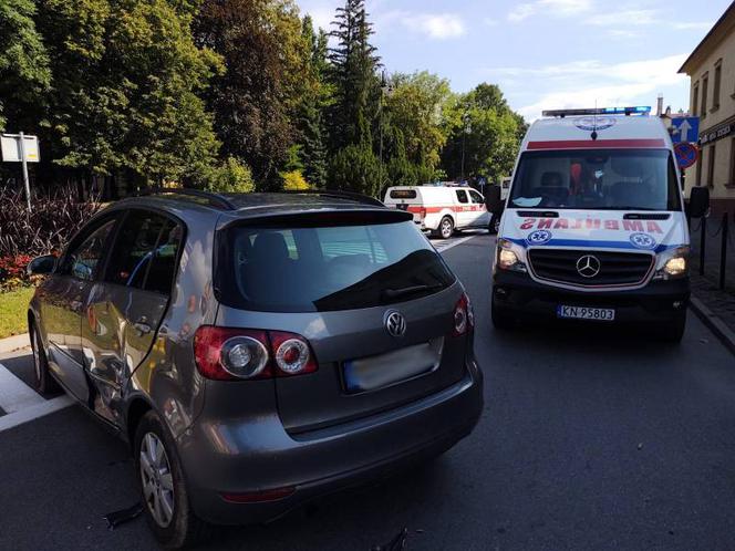 Wypadek w Nowym Sączu! Osobówka zderzyła się ze skuterem