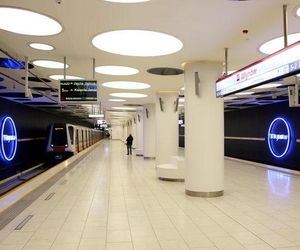 Metro w Warszawie już wozi pasażerów, ale wciąż są drążone nowe linie