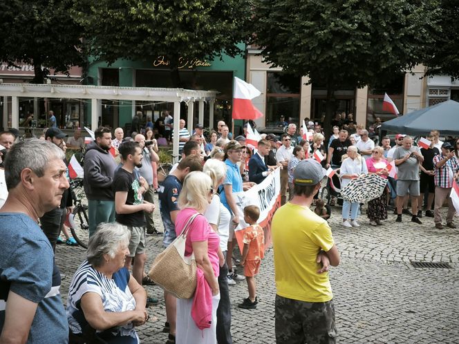 Manifestacja pod hasłem "Sto nielegalnej imigracji" w Lesznie