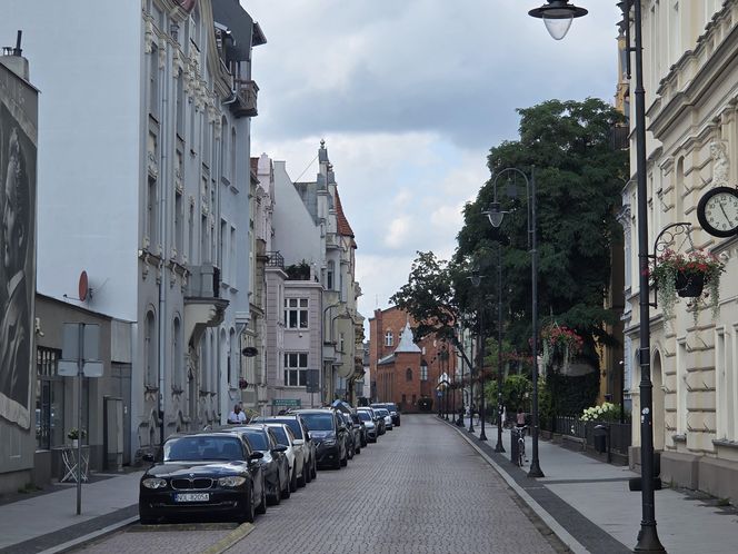Tak wygląda jedna z najbardziej eleganckich ulic w Bydgoszczy. Zapraszamy na spacer po ul. Cieszkowskiego