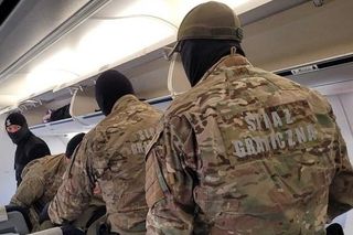 Polak awanturował się w samolocie. Wyprowadzili go pogranicznicy