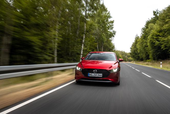 Testowaliśmy nowy silnik Mazda Skyactiv-X. Ma być zbawieniem dla jednostek spalinowych