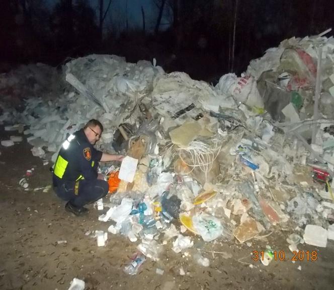 Odpady budowlane przy ul. Białołęckiej. Straż miejska natrafiła na wysypisko