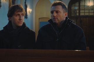 	M jak miłość odc. 1861. Bartek (Arkadiusz Smoleński), ksiądz Grzegorz (Paweł Janyst)