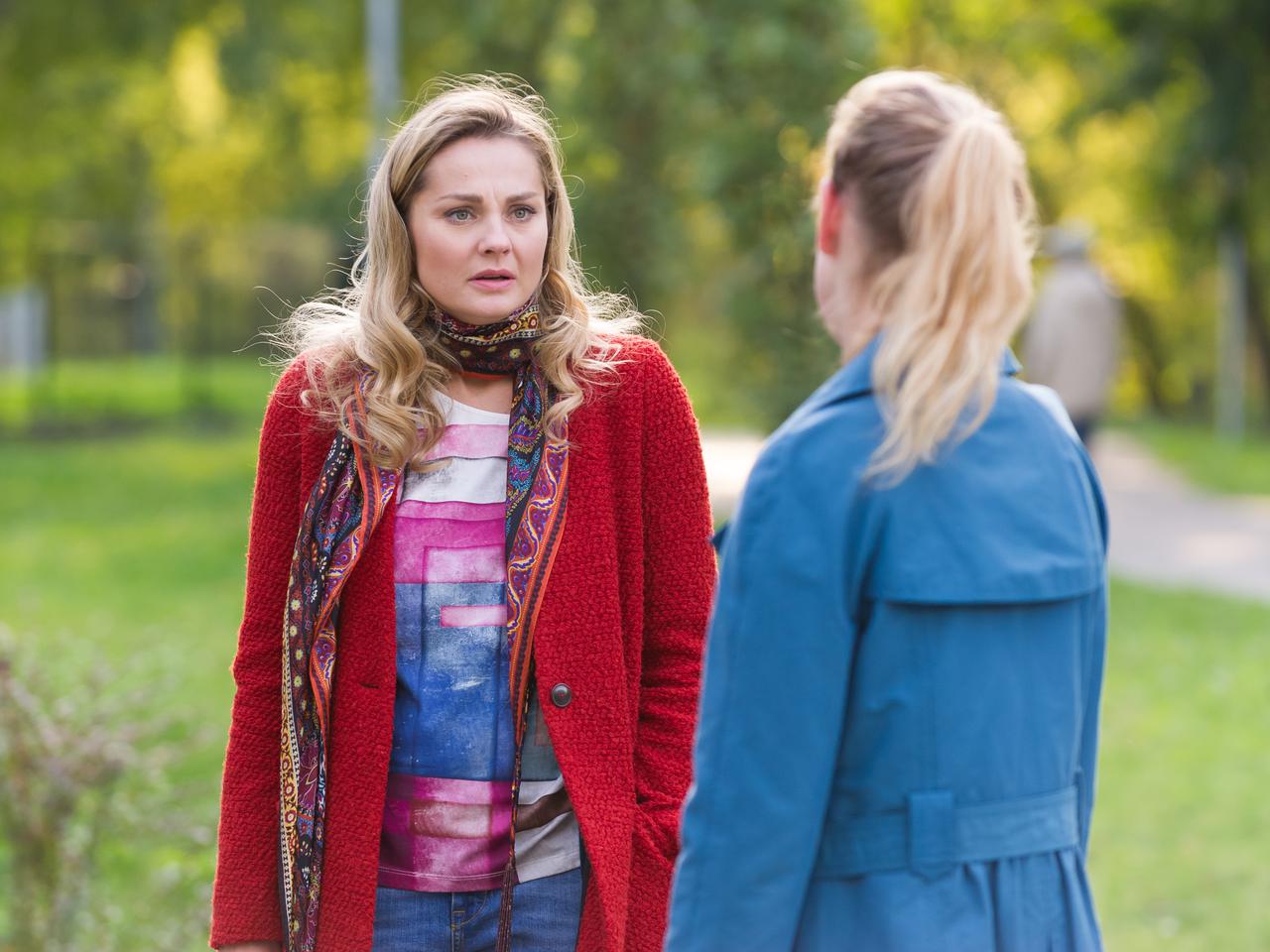 Na Wspólnej odcinek 2623, Zuza (Małgorzata Socha), Sylwia (Alicja Stasiewicz)