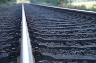 Kolizja pod Barzkowicami: Kierujący ciągnikiem wjechał pod pociąg