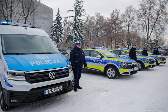 Poświęcone i gotowe do jazdy. Policjanci z woj. lubelskiego dostali nowe auta