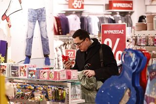 Minister wybrał się po ubranka dla synka