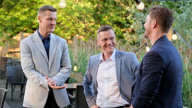 M jak miłość, odcinek 1887: Marcin (Mikołaj Roznerski), Piotrek (Marcin Mroczek), Paweł (Rafał Mroczek)