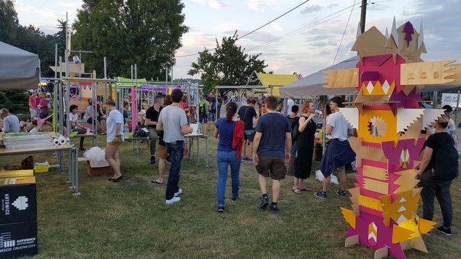 Trwa kolejna edycja OFF Festivalu! Setki ludzi bawią się w Katowicach [ZDJĘCIA]