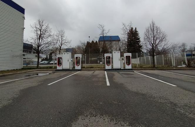 Tesla Supercharger - ładowarki aut elektrycznych stanęły Radomiu