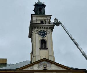 Pożar ratusza w Cieszynie! Budynek ewakuowany. Zapaliła się skrzynka elektryczna na wieży [ZDJĘCIA].