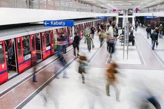 Metro M1 jeździ skróconą trasą. Wypadek na stacji Wilanowska. Komunikacja zastępcza