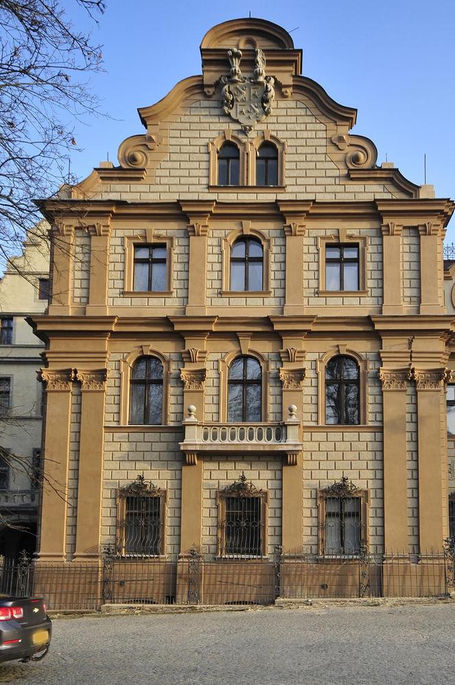 Metamorfoza Zamku w Mosznej. Z sanatorium w bajkowy hotel - tak przez lata zmieniał się jeden z najbardziej czarujących budynków w Polsce