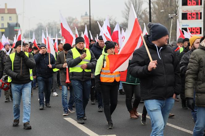 Protest rolników 20 marca w Lublinie. Przeszli ulicami miasta pod LUW