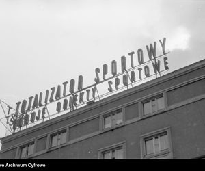 QUIZ PRL. Gdy cała Polska marzyła o szóstce. Pamiętasz te kolejki i bębnowe maszyny?
