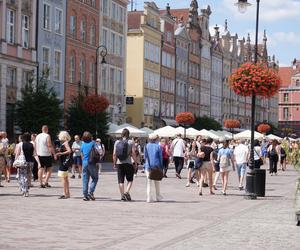 Tłumy turystów w Gdańsku. Ulice pękają w szwach