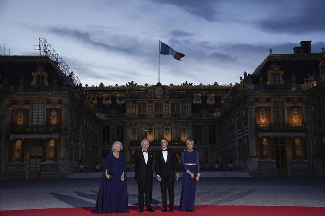 Emmanuel Macron zachwycony królową Camillą! Nie powstrzymał się od całusów