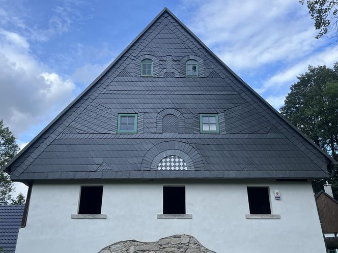 Młyn Wojciechów - przed remontem i po remoncie