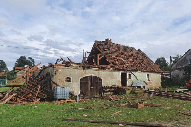 Wichura w gminie Górowo Iławeckie. Trąba powietrzna zniszczyła budynki? [ZDJĘCIA]