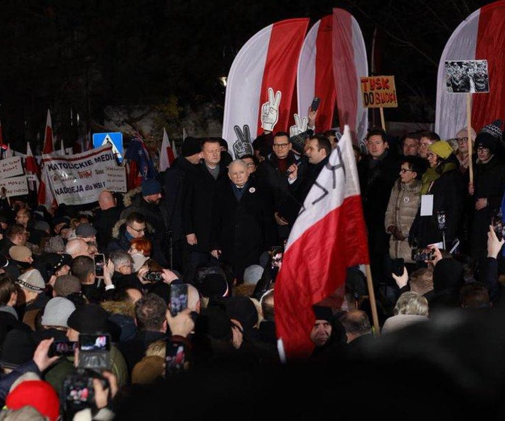 Protest przed Sejmem. Kaczyński na miejscua!