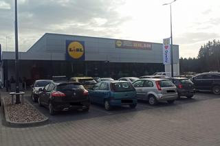 Tłumy na otwarciu nowego Lidla pod Olsztynem. Parking wypełniony po brzegi [ZDJĘCIA]
