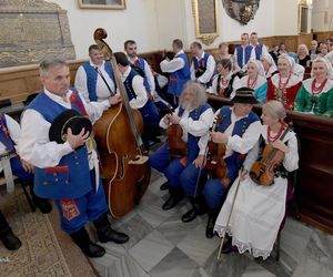  15 Edycja kremówki papieskiej. 