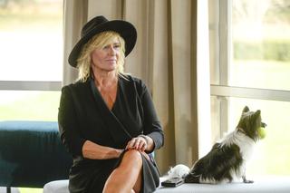 Rzucił Kasprzyk na kolana. Ewa Kasprzyk z pieskiem Shakirą