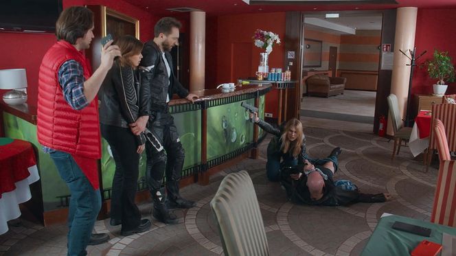 Na sygnale odc. 728. Piotrek (Dariusz Wieteska), Martyna (Monika Mazur), Max (Piotr Zelt), "Niunia" (Katarzyna Dominiak), pracownik (Maarten Eiche)