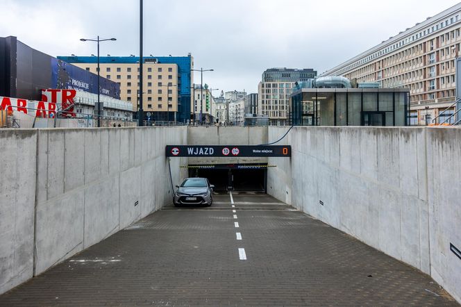 Parking podziemny pod placem Powstańców Warszawy w Warszawie