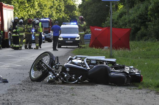 Motocyklista próbował uniknąć zderzenia i zginął pod kołami nadjeżdżającego samochodu