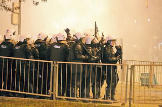 Zadyma kiboli zatrzymała marsz