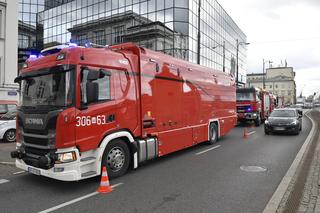 Pilna akcja służb pod biurem rzecznika praw obywatelskich. Tajemnicza fiolka w kopercie 
