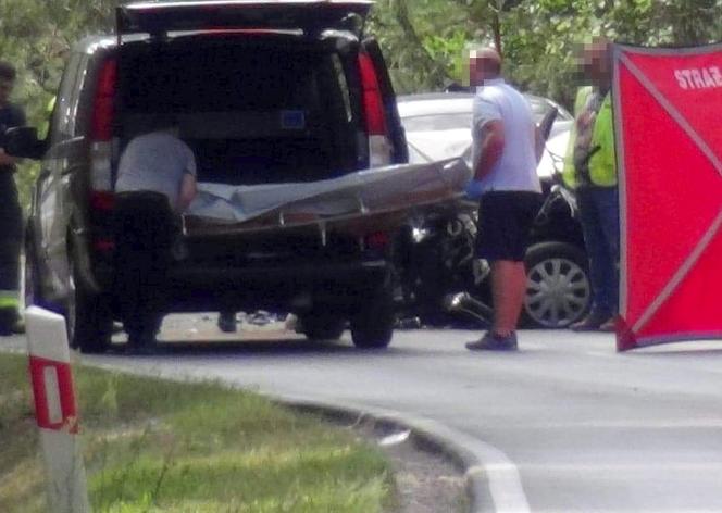 Czołowe zderzenie dwóch samochodów osobowych pod Węgrowem. Cztery osoby ranne. Nie żyje 12-letnie dziecko