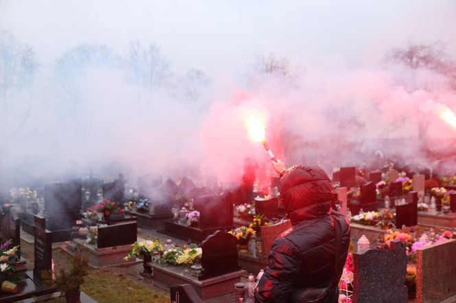 Pogrzeb Jana Furtoka w Katowicach. Tłumy kibiców i działaczy żegna legendę GKS Katowice