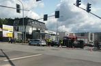 Kolizja na Sokołowskiej w Siedlcach. Jedno auto przewróciło się na bok