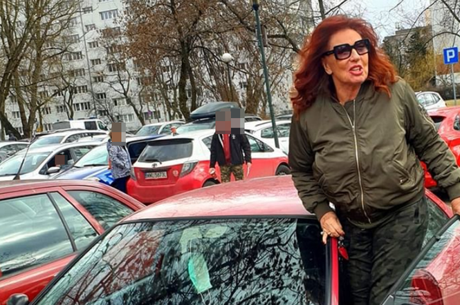Agnieszka Fitkau-Perepeczko zbluzgana na parkingu