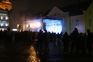 Finał WOŚP 2025. „Światełko do nieba” w Olsztynie. Tłumy na starówce