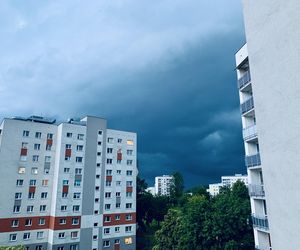 Orkan przechodzi przez województwo śląskie. Gwałtowne burze i ulewny deszcz