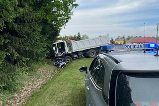 Niwka. Motocyklista zderzył się z ciężarówką pod Tarnowem. Ślady wskazały na przebieg wypadku