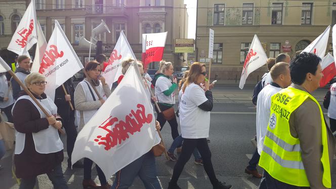 Pracownicy sanepidu w Bydgoszczy wyszli na ulice i zaprotestowali! [ZDJĘCIA]