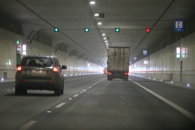 Trzask, prask i tunel otwarty. Kierowcy mogą korzystać już z całej Południowej Obwodnicy Warszawy
