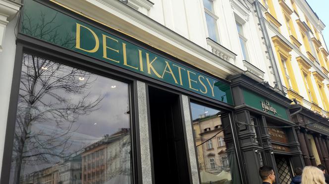 Wiemy, jak wygląda szyld Biedronki na krakowskim Rynku! [ZDJĘCIA]