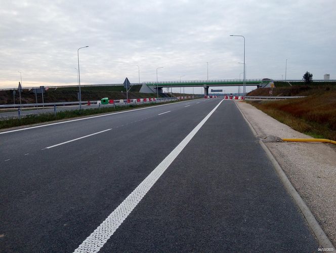 Kluczowy odcinek drogi w Podlaskiem niemal gotowy! Otwarcie zrewolucjonizuje ruch w regionie [ZDJĘCIA]