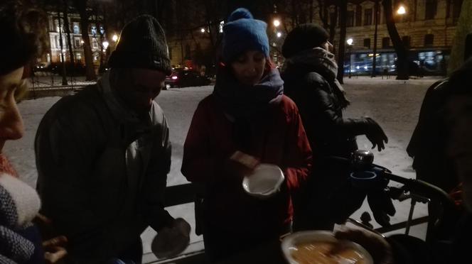 Zupa na Plantach: Gotują i pomagają bezdomnym! [WIDEO]